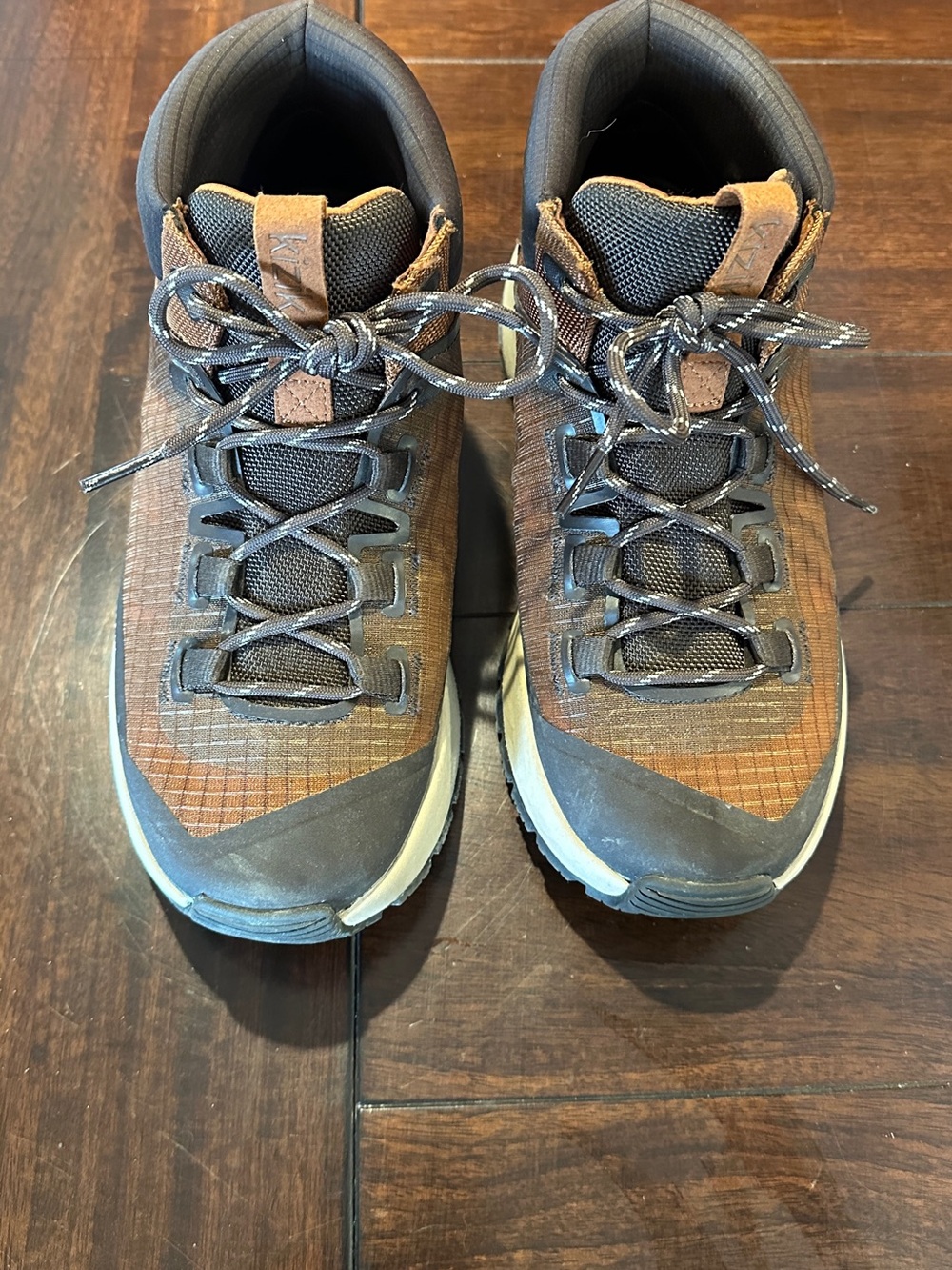 Women’s Kizik Wasatch Mid Boot slip ons in great shape Size 6